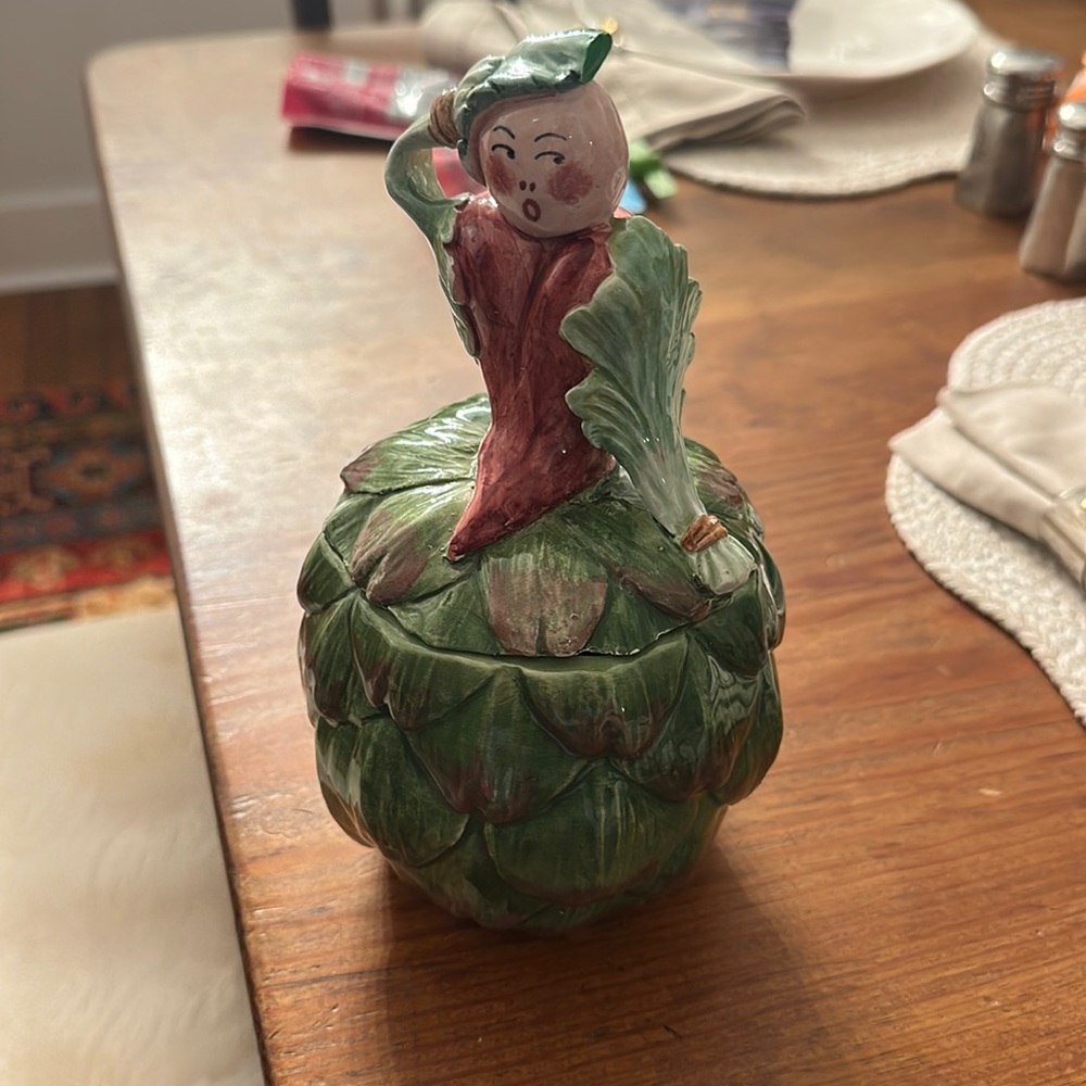 Majolica Sur La Table container